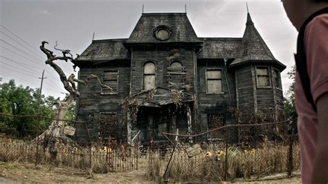 The 19 Scariest, Freakiest Haunted Houses in Movies and TV