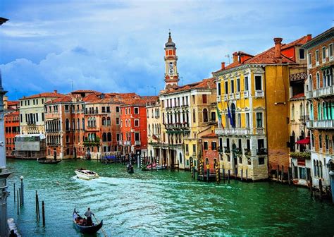 Venice, Italy - The Gorgeous City of Canals and Bridges (The Floating ...