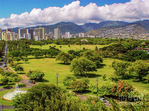 Queen Kapiolani Park - Honolulu Photograph by D Davila - Fine Art America