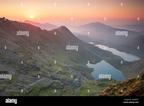 Snowdon Sunrise ,Snowdonia National Park ,Wales Stock Photo - Alamy