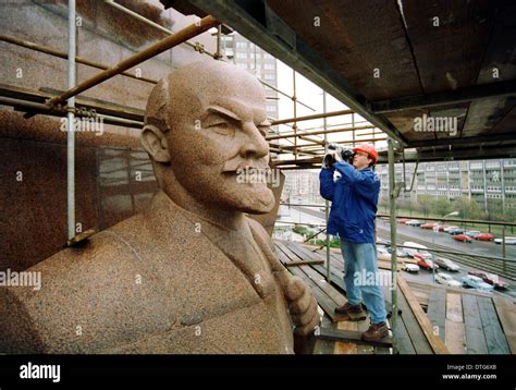 Lenin statue berlin head hi-res stock photography and images - Alamy