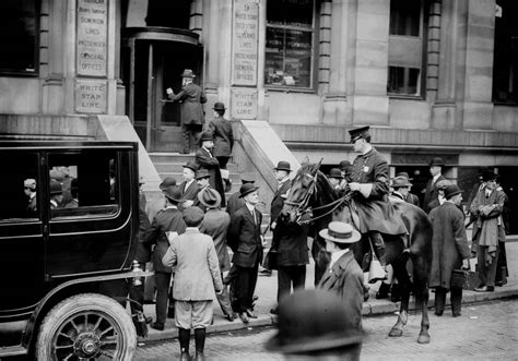 These Pictures Document the Moment when the Titanic Survivors Arrived ...