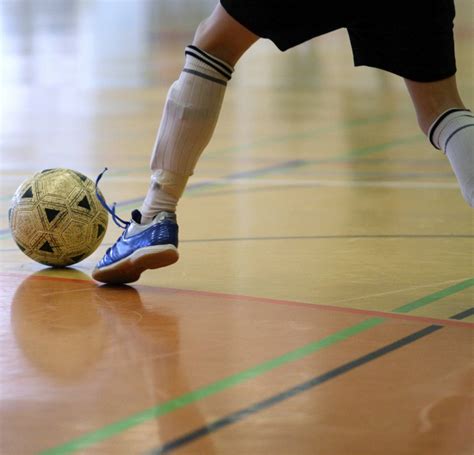 Indoor soccer cleats–Which are good & How to choose them?