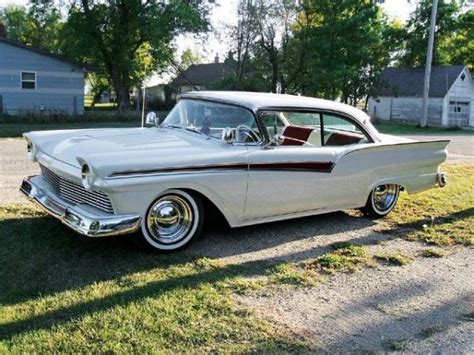 1957 Ford Fairlane - Information and photos - MOMENTcar