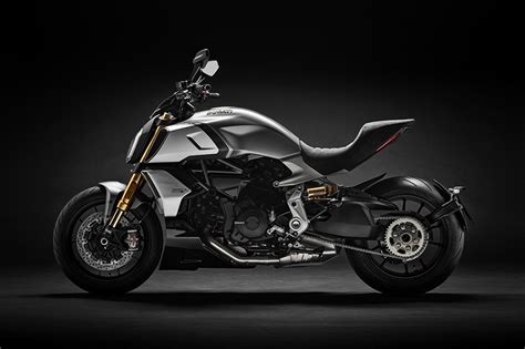 2019 Ducati Diavel 1260 | First Look Review | Rider Magazine