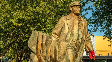 Statue of Lenin, Seattle Vacation Rentals: boat rentals & more | Vrbo