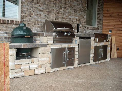 Outdoor kitchen grill island | Hawk Haven