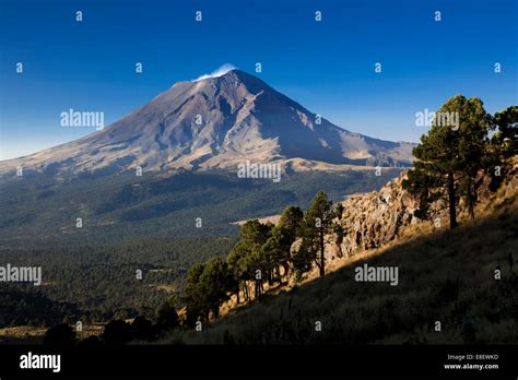 Popocatepetl volcano and iztaccihuatl volcano hi-res stock photography ...