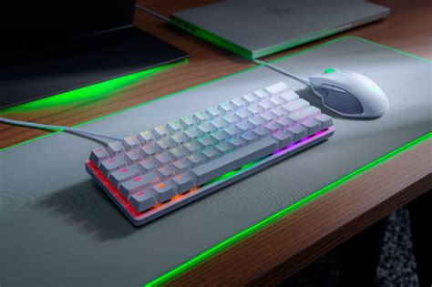 Razer Huntsman Mini 60% Wired Optical Clicky Switch Gaming Keyboard ...