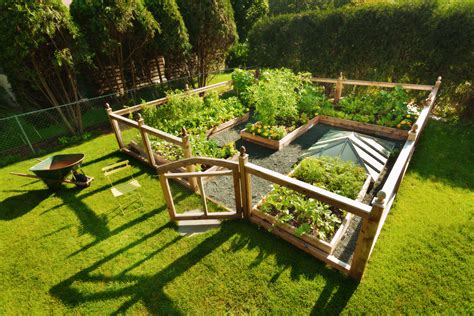 10 Enclosed Vegetable Garden Ideas for Every Budget - Food Gardening ...