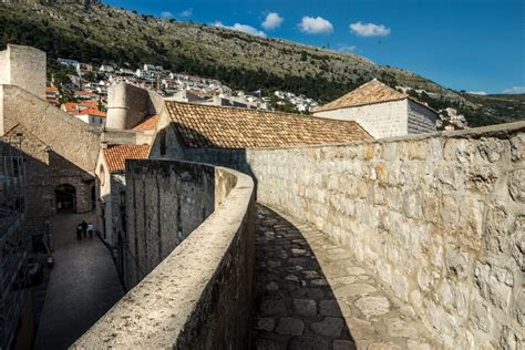 Walking the Walls of Dubrovnik: A 360° View of the Old City