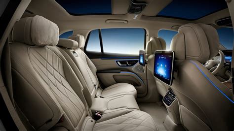 2023 Mercedes-Benz EQS SUV Interior Keeps It Familiar - CNET