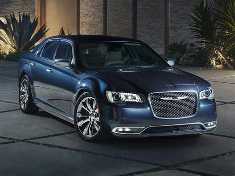 8 Reasons to Buy the Chrysler 300 in 2018