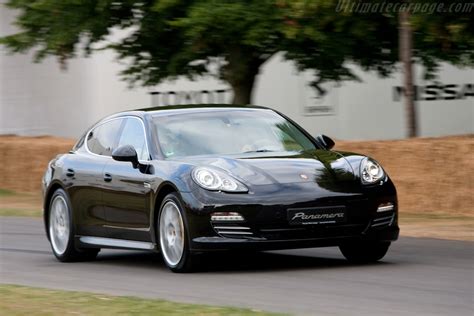 Porsche Panamera 4S High Resolution Image (4 of 6)