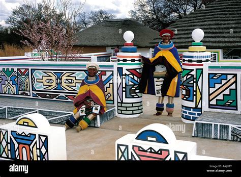 😊 The ndebele culture. See pictures of the colourful & eye. 2019-02-20