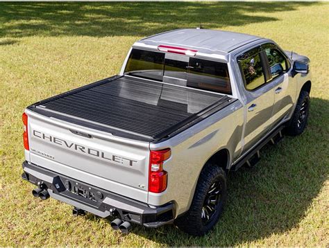 Gator Recoil Manual Retractable Tonneau Cover | RealTruck