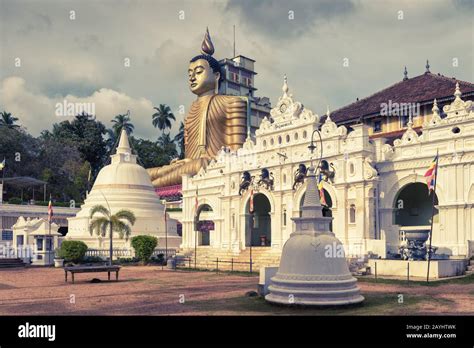 Wewurukannala Vihara is the old Buddhist temple in the town of ...