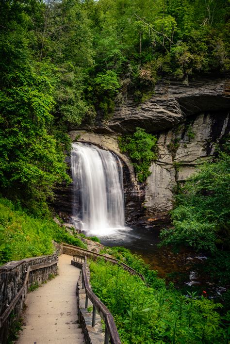 22 Best Waterfalls In North Carolina You Must Visit - Southern Trippers