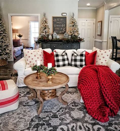 19 Festive Christmas Living Room Decor Ideas