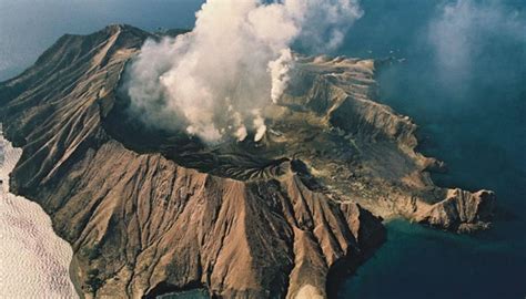 White Island looking 'more likely' to erupt - volcanologist | Newshub