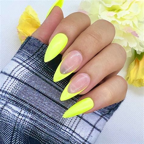 28 Beautiful Must-Try Yellow Nail Designs for Spring