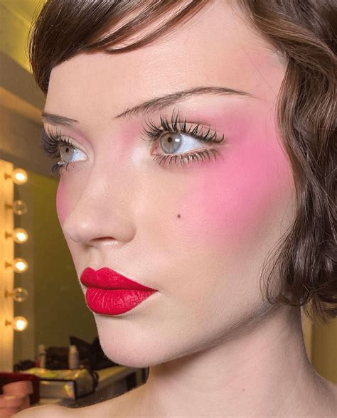 16 Pink Makeup Looks to Try For Every Skin Tone