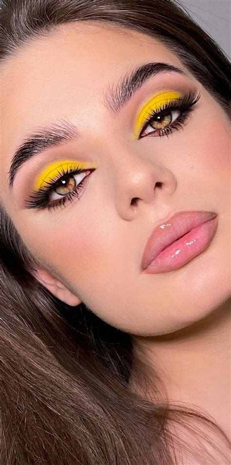 Stunning makeup looks 2021 : Bright Yellow Eyeshadow Makeup Look