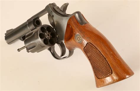 Dan Wesson .357 Magnum CTG Revolver with Leather Holster | EBTH