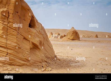 Sahara desert rock formation Stock Photo - Alamy