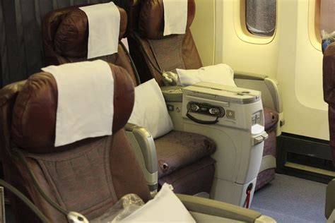 China Airlines Business Class Review Tokyo (NRT) to Taipei (TPE) on a 747