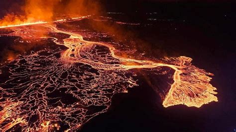 Emergency declared after volcano erupts in Iceland creating major ...