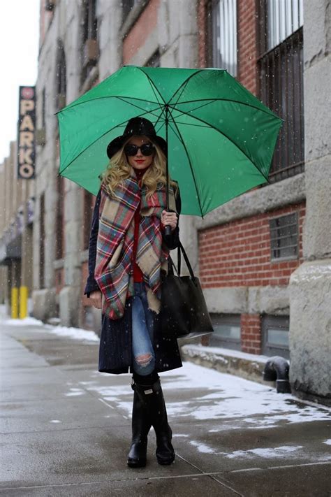 These 12 Rainy-Day Outfit Ideas Prove That Style Is 100% Waterproof ...