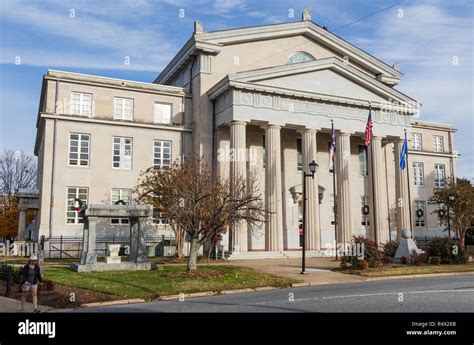 Lincoln county courthouse hi-res stock photography and images - Alamy