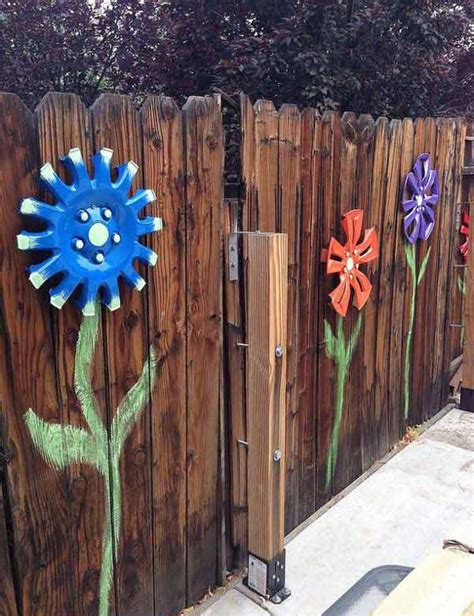 25 Most Beautiful Garden Fence Decorations | HomeMydesign