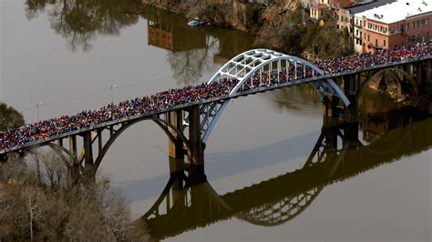 Bloody Sunday: Thousands crowd Selma bridge