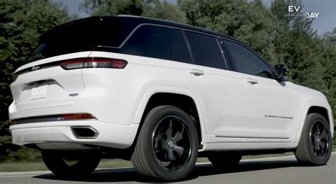 2022 Jeep Grand Cherokee Debuts as a Plug-In Hybrid