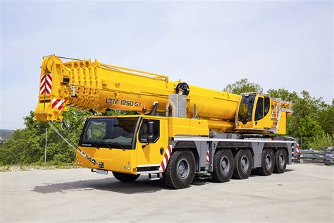 The most powerful 5-axle mobile crane on the market – Liebherr unveils ...