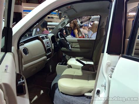 Suzuki APV Luxury at the 2014 Indonesia International Motor Show interior