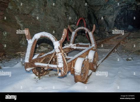 Mine shaft collapse hi-res stock photography and images - Alamy