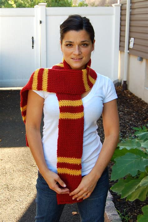 CarmenBee: Harry Potter House Scarves