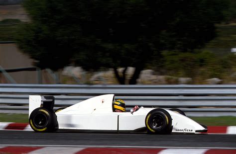 Senna testing the Lamborghini V12 powered McLaren MP4/8B - 1993 : formula1