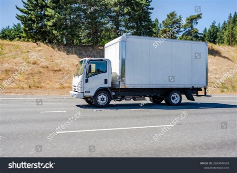 3,661 Small Box Truck Images, Stock Photos & Vectors | Shutterstock