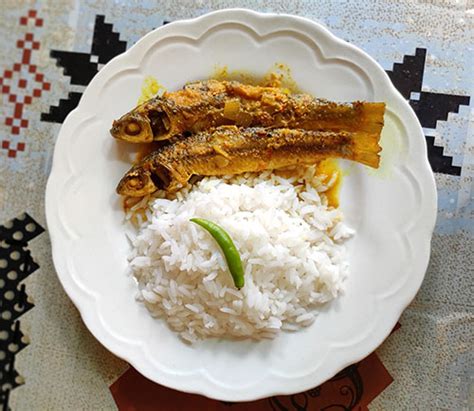 How to prepare Bengali Fish Curry Recipe, Charapona Jhol - FoodBreeze