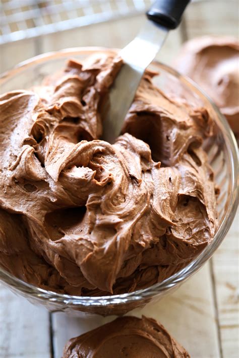 fluffy chocolate frosting