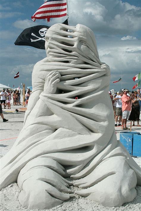 12 Stunningly Surreal Sculptures