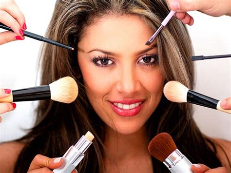 Tips And Tricks To Make You Look Younger With Makeup - Boldsky.com