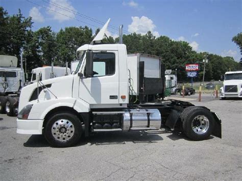 Volvo vnl42t300 single axle daycab for sale for Sale in Forest Park ...