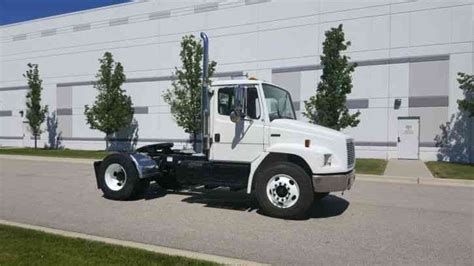 Freightliner FL70 Single Axle Day Cab Tractor Semi Cat Engine 9 Speed ...