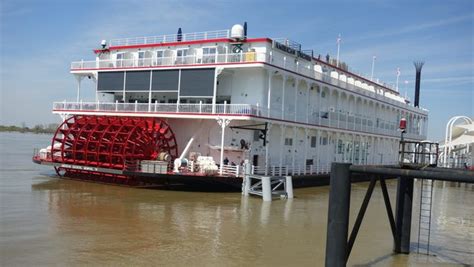 Explore mighty Mississippi via riverboat cruise