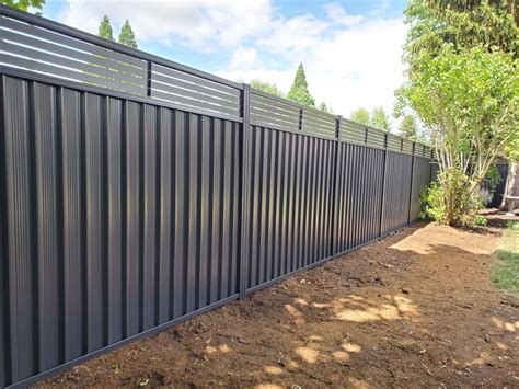 20+ Corrugated Metal Fence Ideas – The Urban Decor